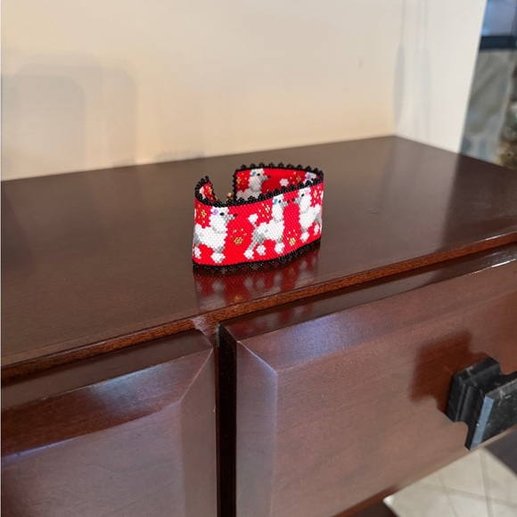 Hand Crafted Beaded Fancy Poodles Bracelet 7.5 inches Magnetic Clasp - Picture 9 of 10